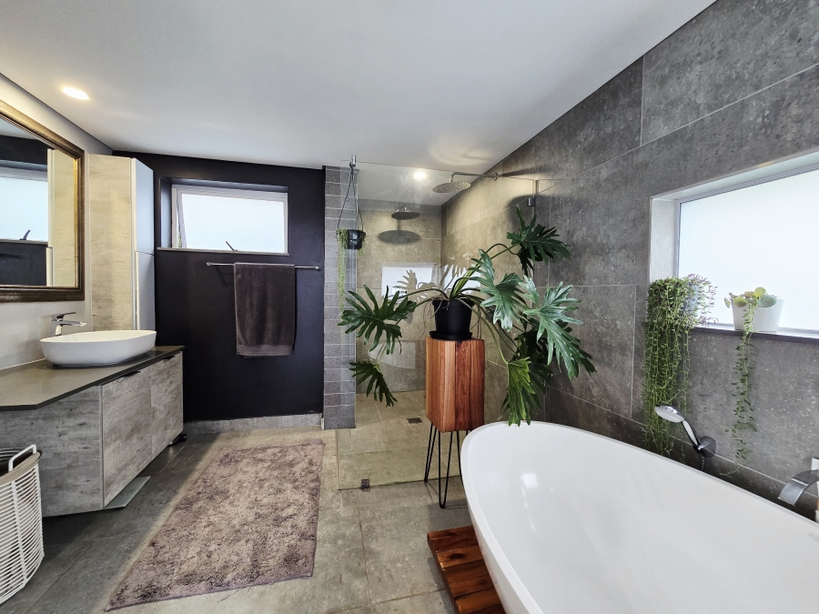 3 Bedroom Property for Sale in Oubaai Western Cape